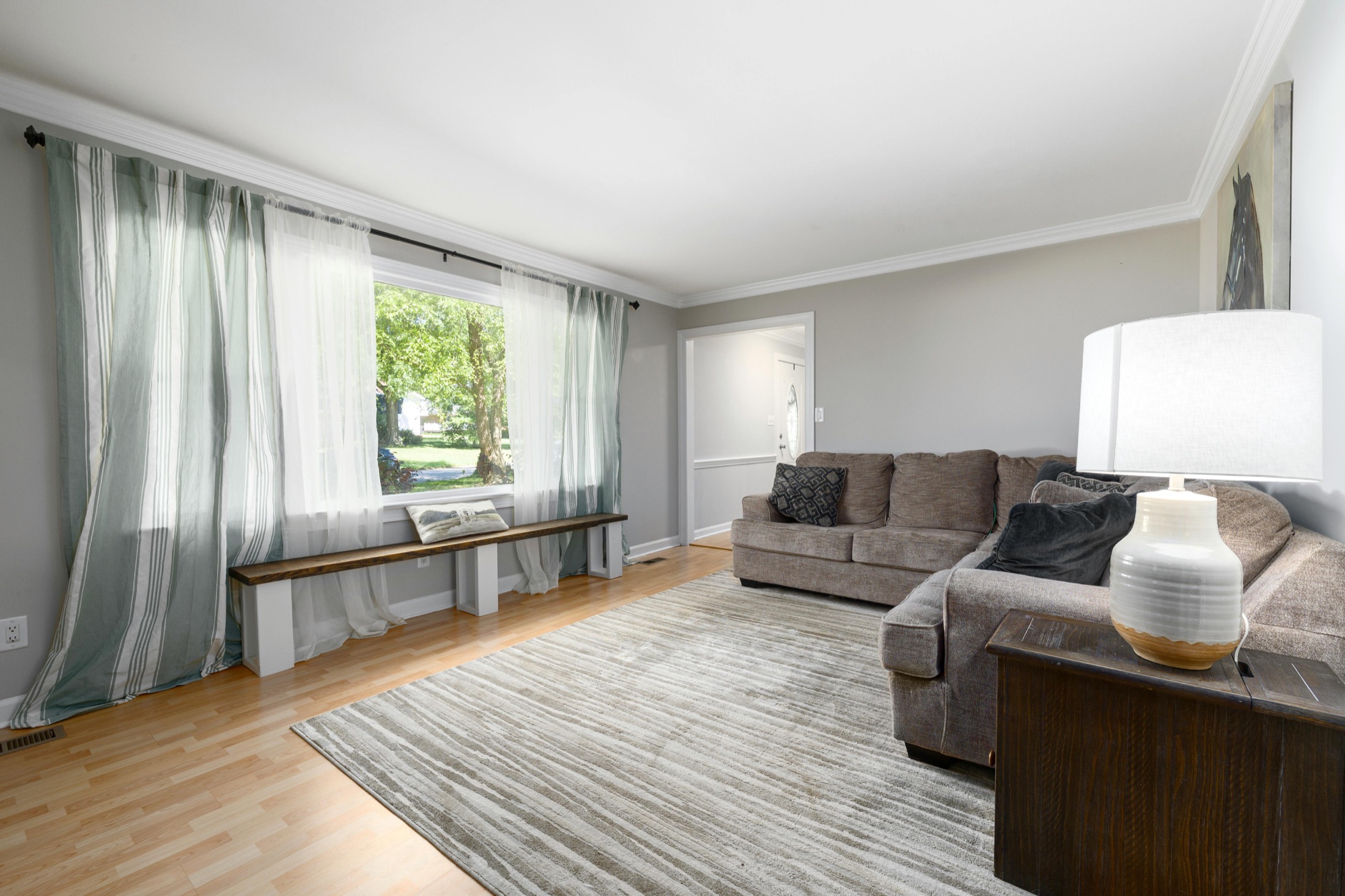 Taş Gri Minimal Oturma Odası Halısı